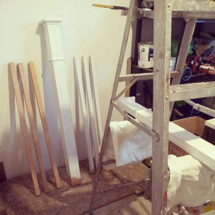 Peinture les poteaux de l'escalier