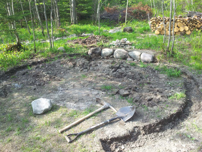 on met les roches pour le coin feu