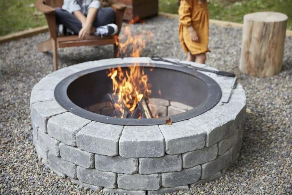 Fabriquer un rond en pierre pour faire un coin feu